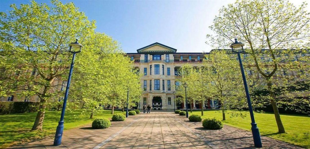 Cambridge Judge Business School building
