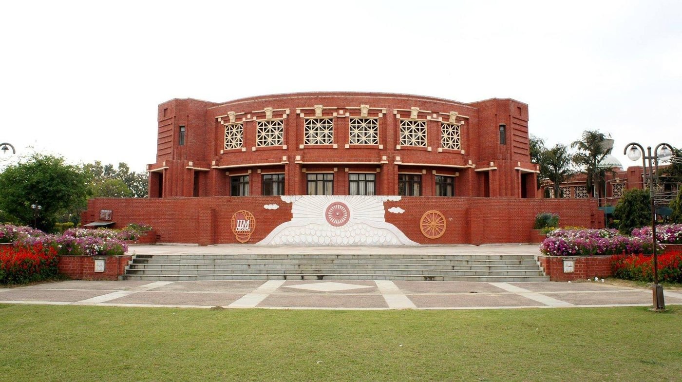 IIM Lucknow campus academic building